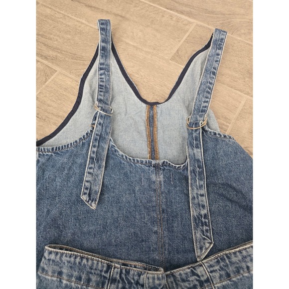 WE THE FREE High Roller Sleeveless Denim Overalls Jumpsuit Size Medium Blue Wash - Picture 7 of 9